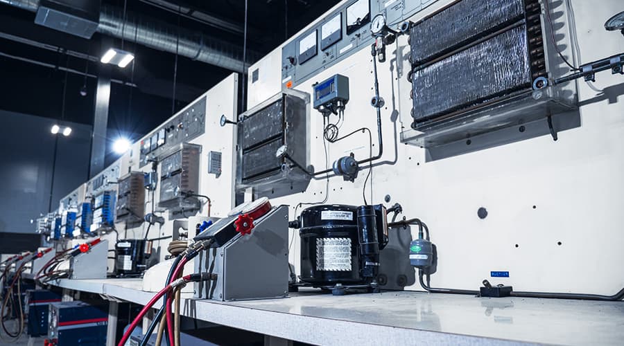 Workstations in the J-Tech HVAC-R lab, fully equipped and laid out in an instructive way.